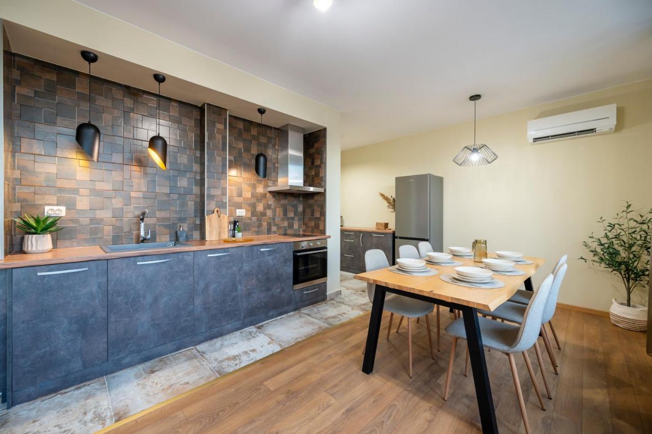 Three Lilies Apartments Пловдив Екстериор снимка